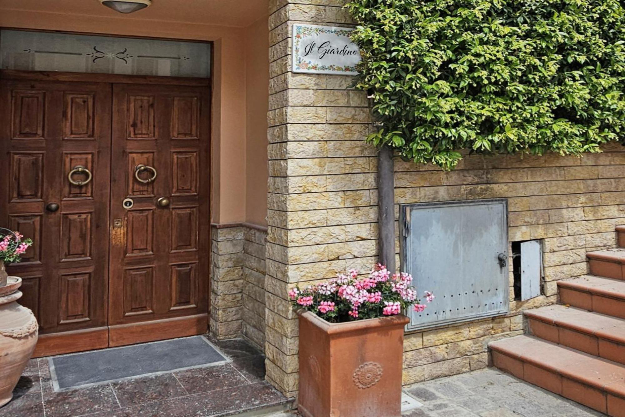 Il Giardino Apartment ชิวิตาโนวา มาร์เค ภายนอก รูปภาพ